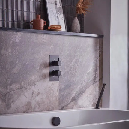 Tavistock Quantum Overflow Bath Filler & Deck-Mounted Handset System – Matt Black | SQT1618