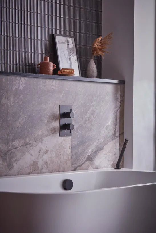 Tavistock Quantum Overflow Bath Filler & Deck-Mounted Handset System – Matt Black | SQT1618